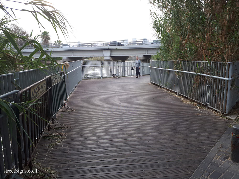 Tel Aviv - the place where the cornerstone for the first permanent bridge over the Yarkon - HaTa’arucha St 5, Tel Aviv-Yafo, Israel