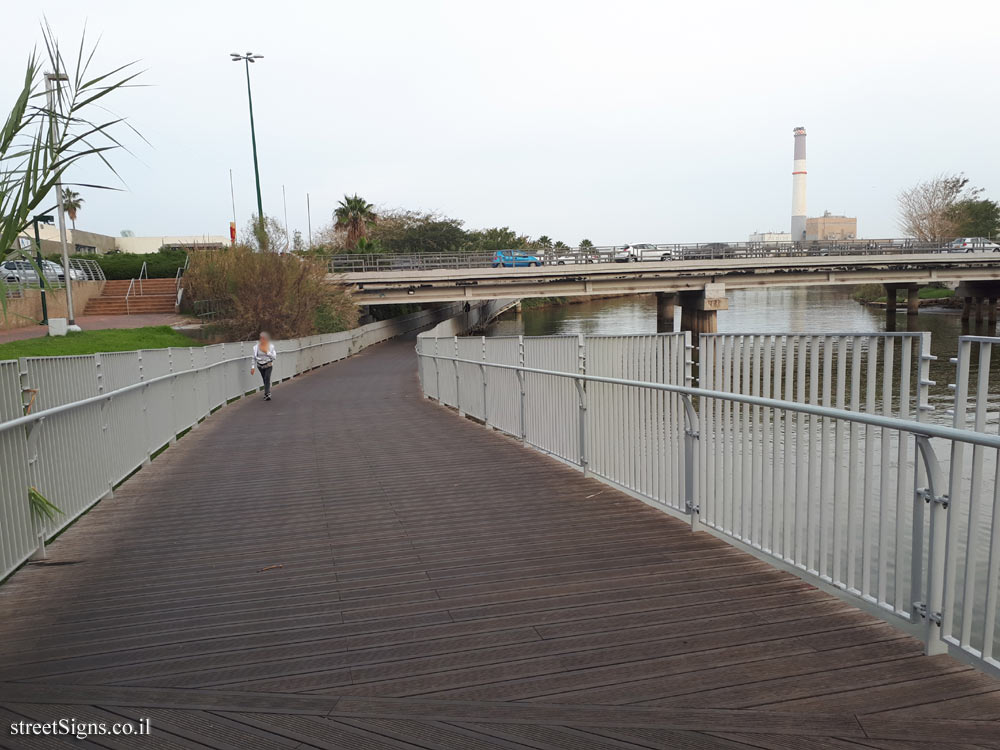 Tel Aviv - the place where the cornerstone for the first permanent bridge over the Yarkon - HaTa’arucha St 5, Tel Aviv-Yafo, Israel