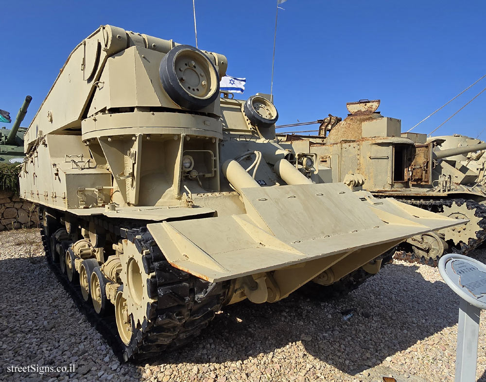 Latrun - Yad La-Shiryon - Tank Display - Sherman ARV Type C Tank