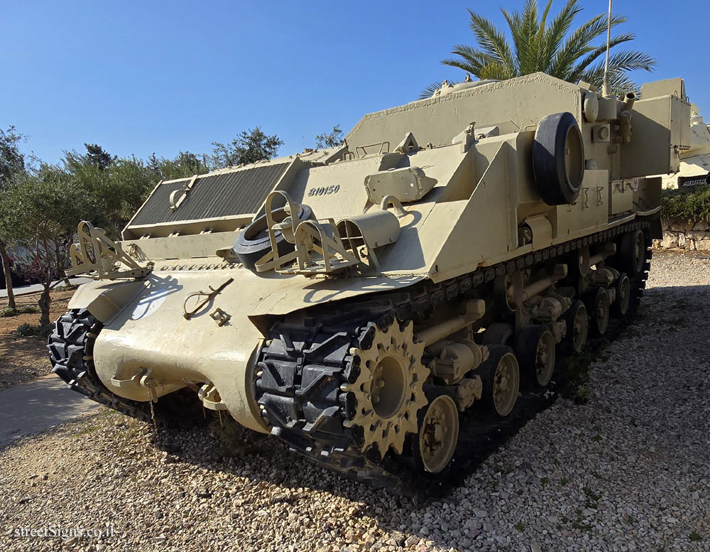 Latrun - Yad La-Shiryon - Tank Display - Sherman Medical Evacuation Tank HVSS