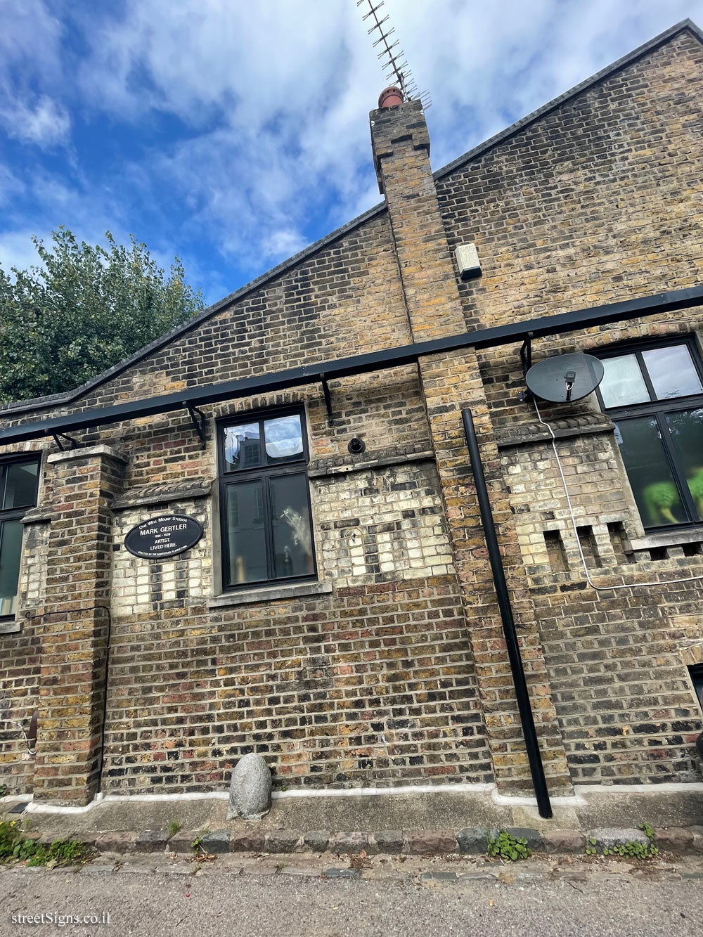 London - A memorial plaque where the painter Mark Gertler lived  - 35 Grove Pl, London NW3 1LL, UK