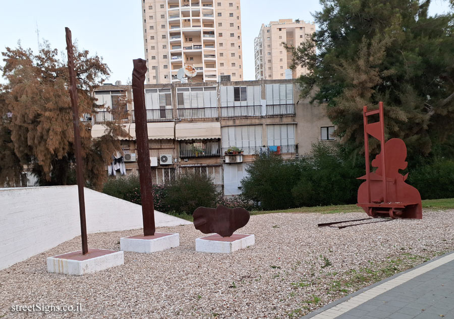 Holon - Sculpture Garden - Igael Tumarkin - Haim Weizman St 59, Holon, Israel