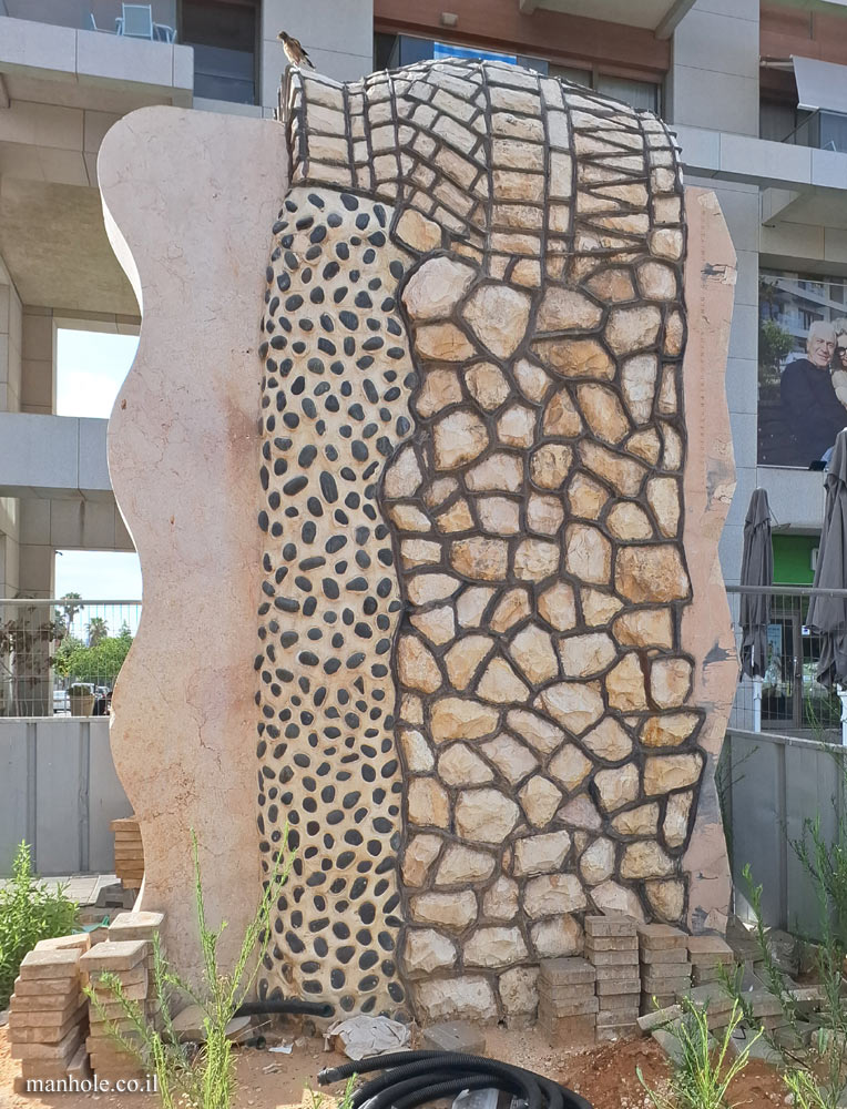 Tel Aviv - "Fountain" - Outdoor sculpture by Dina Kahana-Gueler - Dvora HaNevi’a/Raul Wallenberg, Tel Aviv-Yafo, Israel