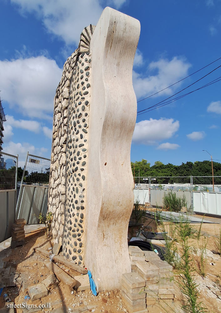 Tel Aviv - "Fountain" - Outdoor sculpture by Dina Kahana-Gueler - Dvora HaNevi’a/Raul Wallenberg, Tel Aviv-Yafo, Israel