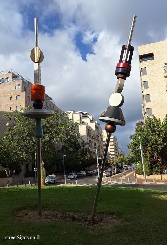 Tel Aviv - "A pole by my side" - Outdoor sculpture by Reuven Israel - Amir Gilbo’a St 19, Tel Aviv-Yafo, Israel