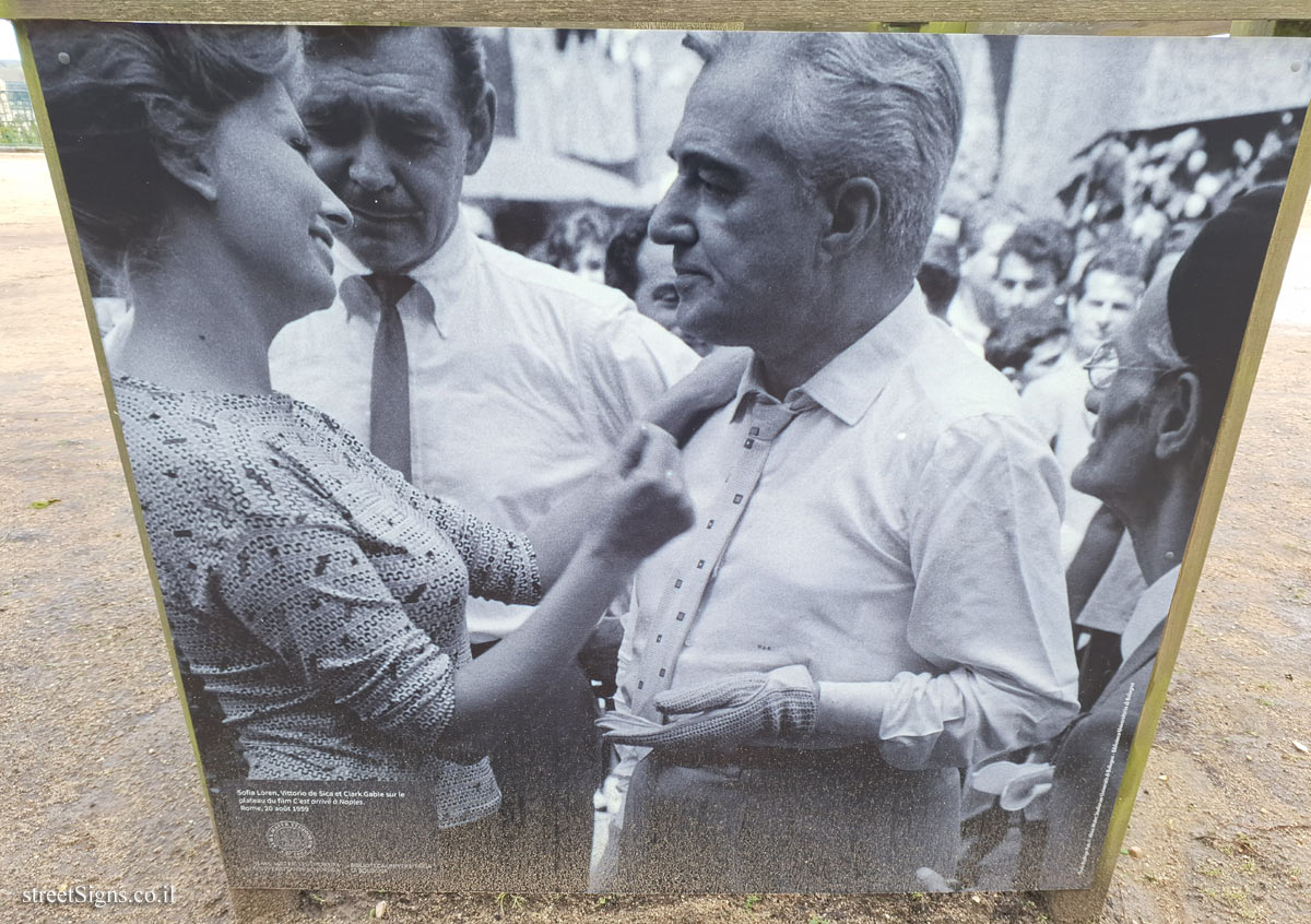 Blois - Cinecittà, the golden age of Italian cinema - Sophia Loren, Vittorio de Sica and Clark Gable on the set of the film "It Started in Naples"  (1959)