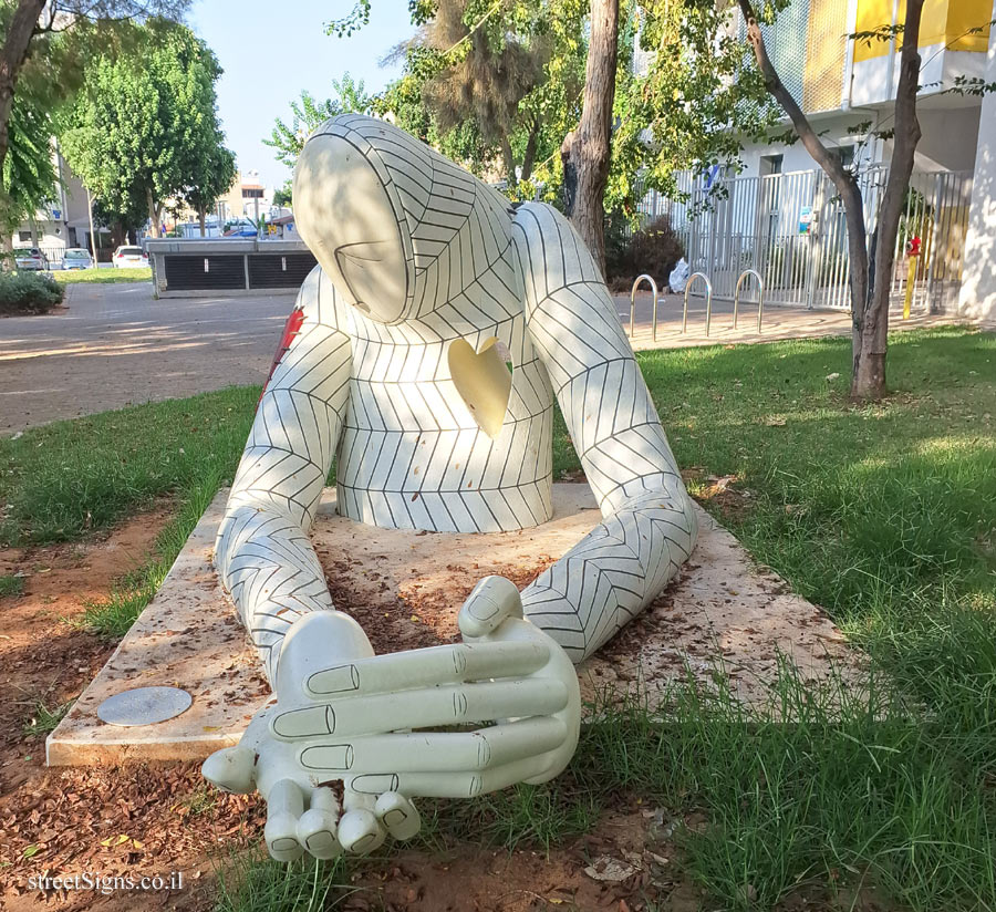 Tel Aviv - "Heavy Worries Rest" - Outdoor sculpture by Addam Yekutieli (Know hope) - Giv’ati/Kiryati, Tel Aviv-Yafo, Israel