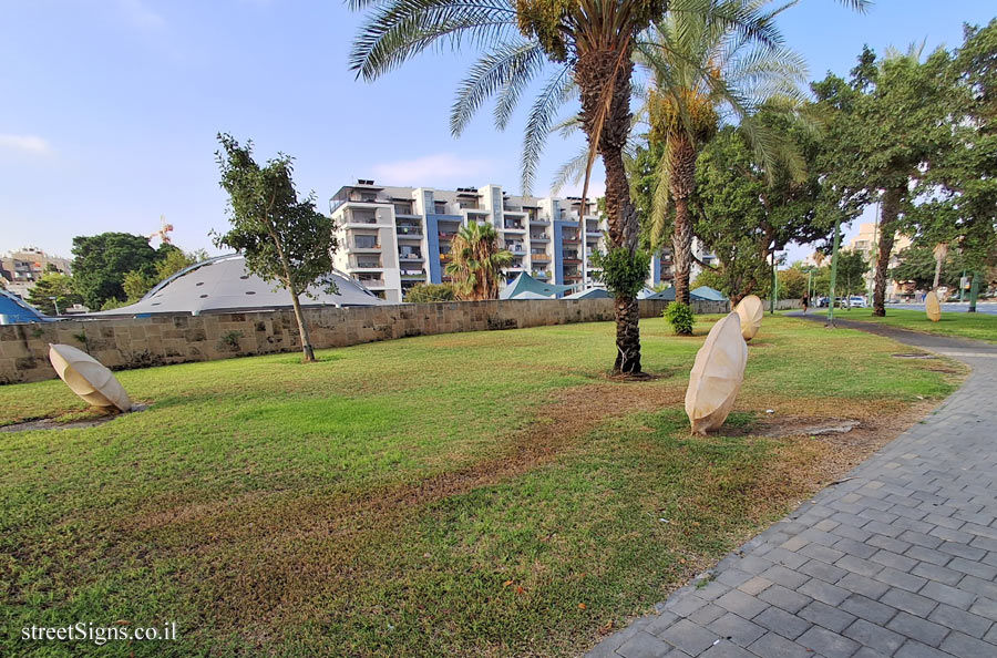 Tel Aviv - "Untitled" - outdoor sculpture by Kobi Harel - Yefet St 157, Tel Aviv-Yafo, Israel