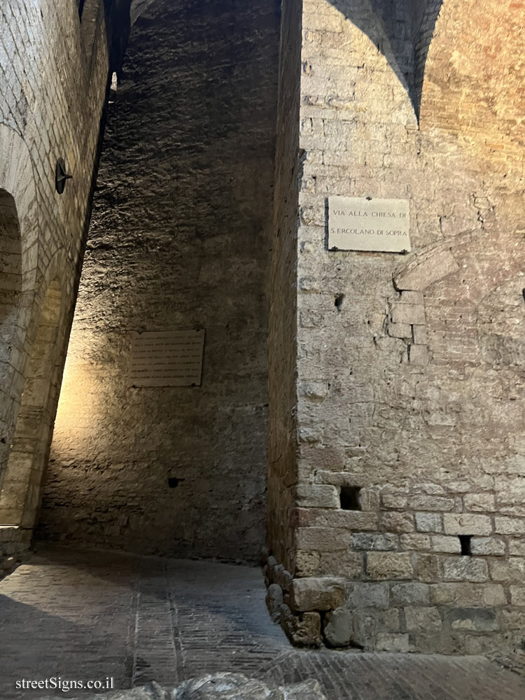 Perugia - the landmark of the ancient road that passed through this place - Viale Indipendenza, 12, 06121 Perugia PG, Italy