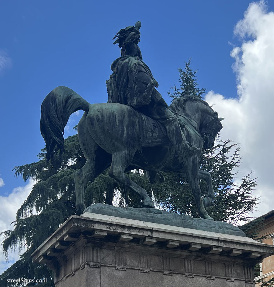 Perugia - Monument to King Vittorio Emanuele II - Piazza Italia, 1860, 06121 Perugia PG, Italy