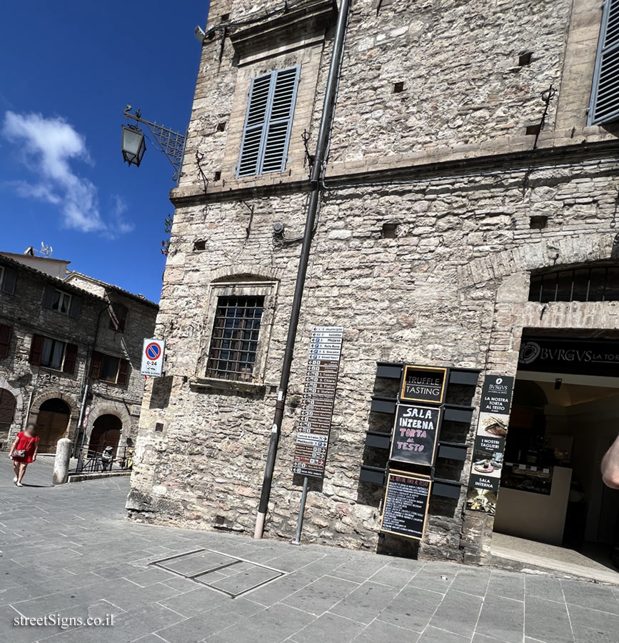 Assisi - direction signs to places and sites in the city (many...) - Via Porta Perlici, 2/A, 06081 Assisi PG, Italy