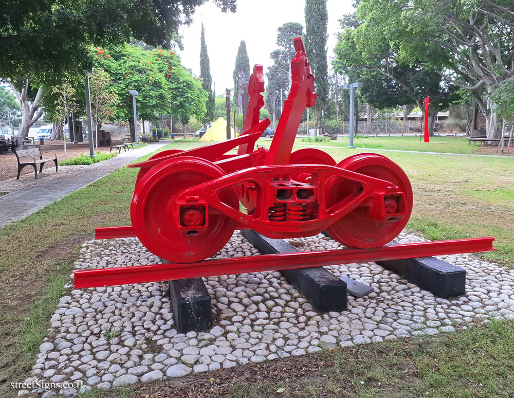 Tel Aviv - Tomarkin sculptures at Abu Nabot Park - Coreolane