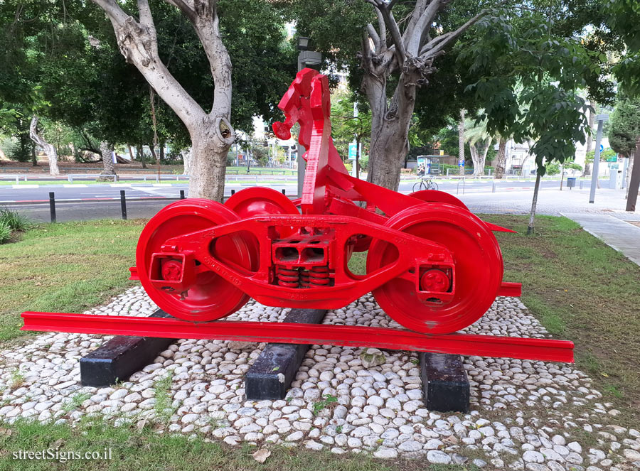 Tel Aviv - Tomarkin sculptures at Abu Nabot Park - Coreolane