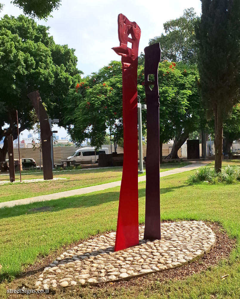 Tel Aviv - Tomarkin sculptures at Abu Nabot Park - Himeji