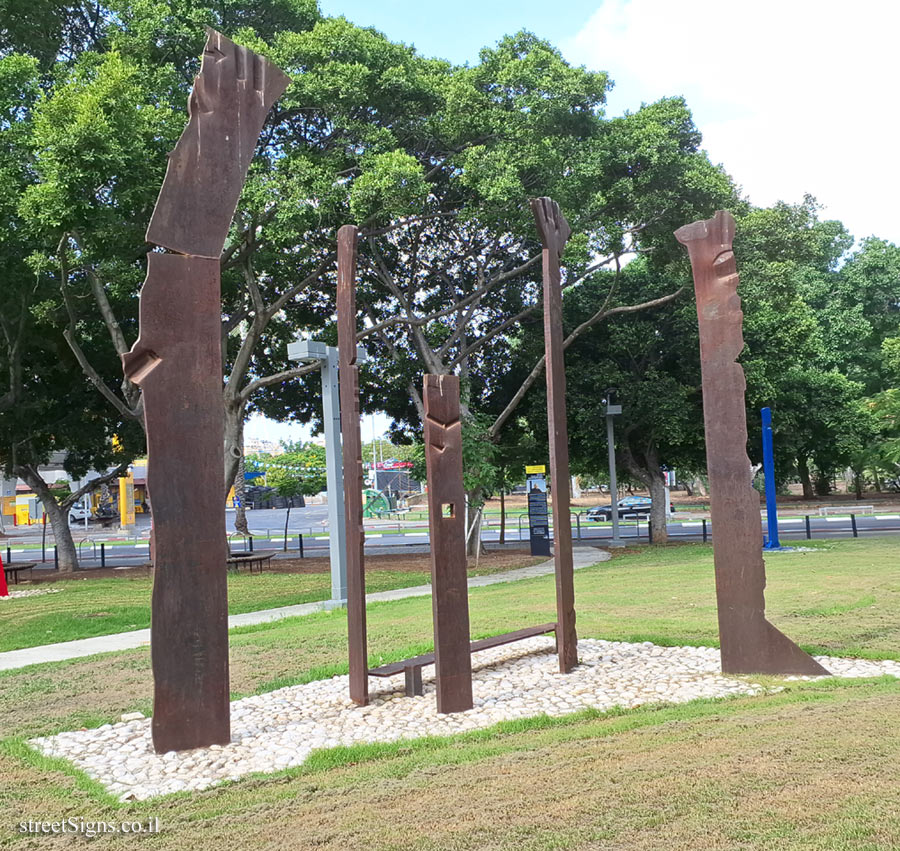 Tel Aviv - Tomarkin sculptures at Abu Nabot Park - Totem and Taboo