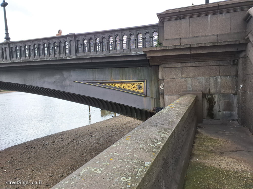 London - Battersea Bridge - 91 Cheyne Walk, London SW10 0DQ, UK