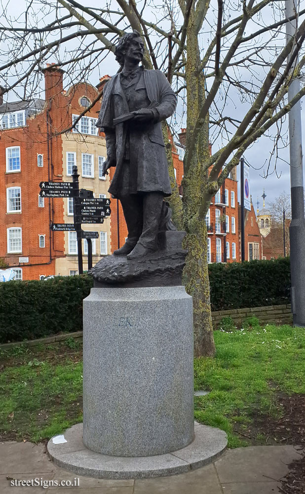 London - the statue of the painter James McNeill Whistler - 93 Cheyne Walk, London SW3 5BB, UK