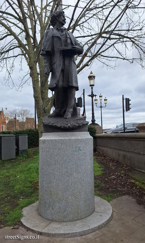 London - the statue of the painter James McNeill Whistler - 93 Cheyne Walk, London SW3 5BB, UK