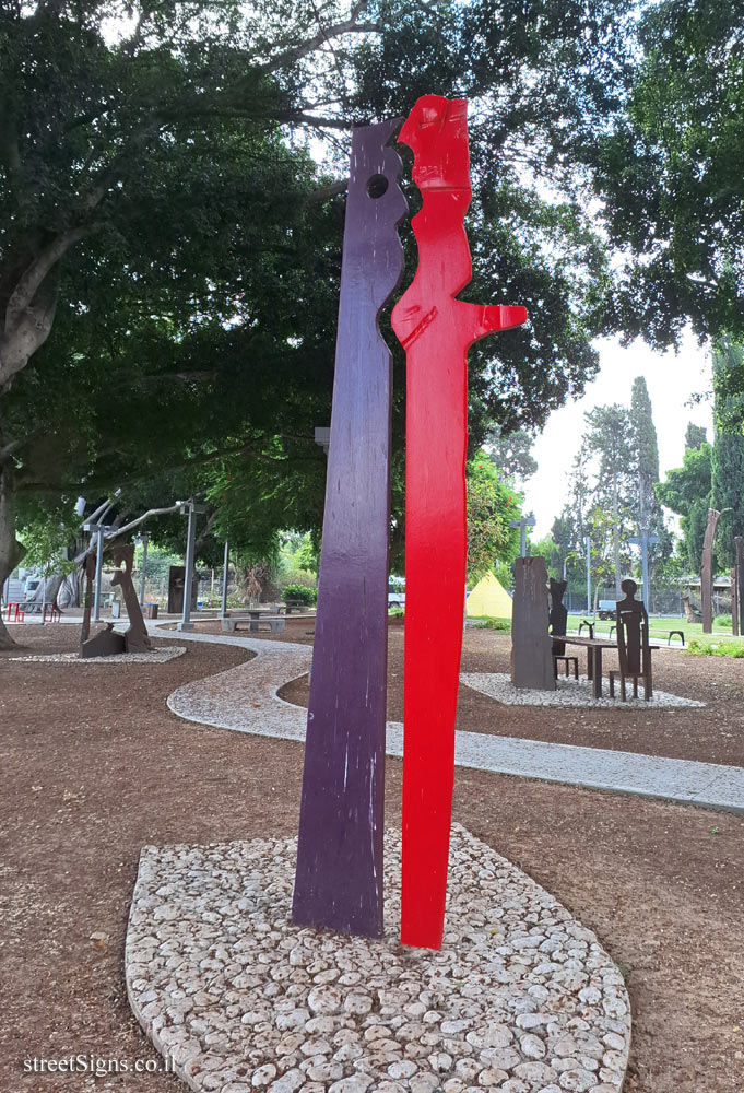 Tel Aviv - Tomarkin sculptures at Abu Nabot Park - Samurai Dialogue (for Akira Kurosawa)