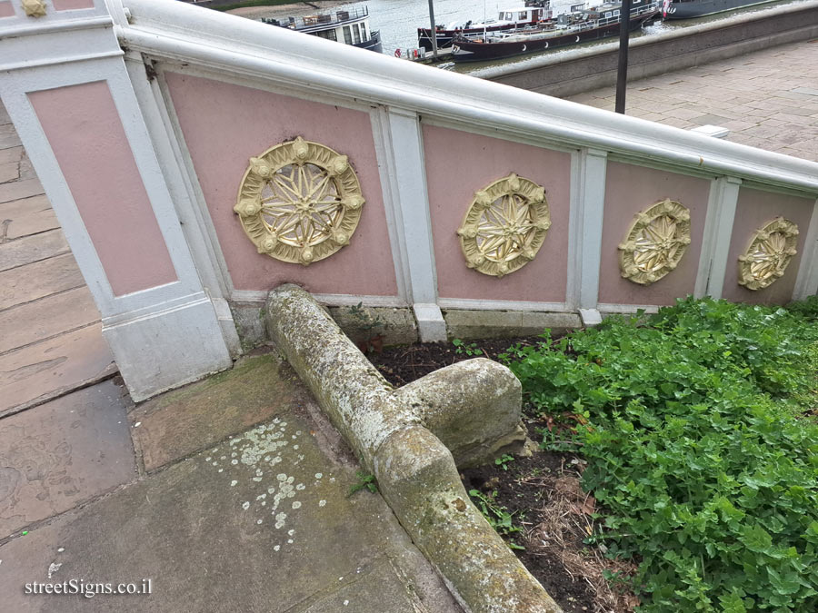 London - Albert Bridge