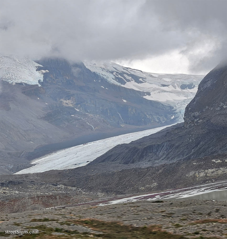 Jasper - Directional sign in the Columbia Icefield - 93 Icefields Pkwy, Jasper, AB T0E 1E0, Canada