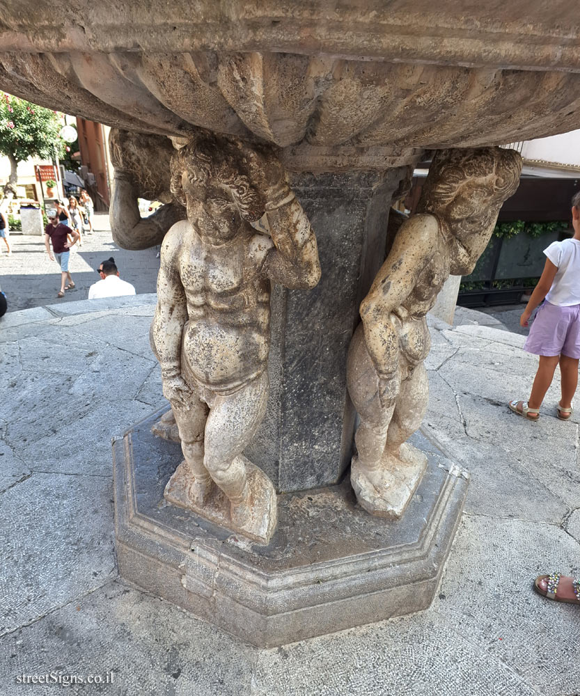 Taormina - The fountain in Piazza Duomo - Piazza Duomo, 7, 98039 Taormina ME, Italy