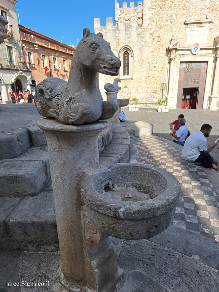 Taormina - The fountain in Piazza Duomo - Piazza Duomo, 7, 98039 Taormina ME, Italy