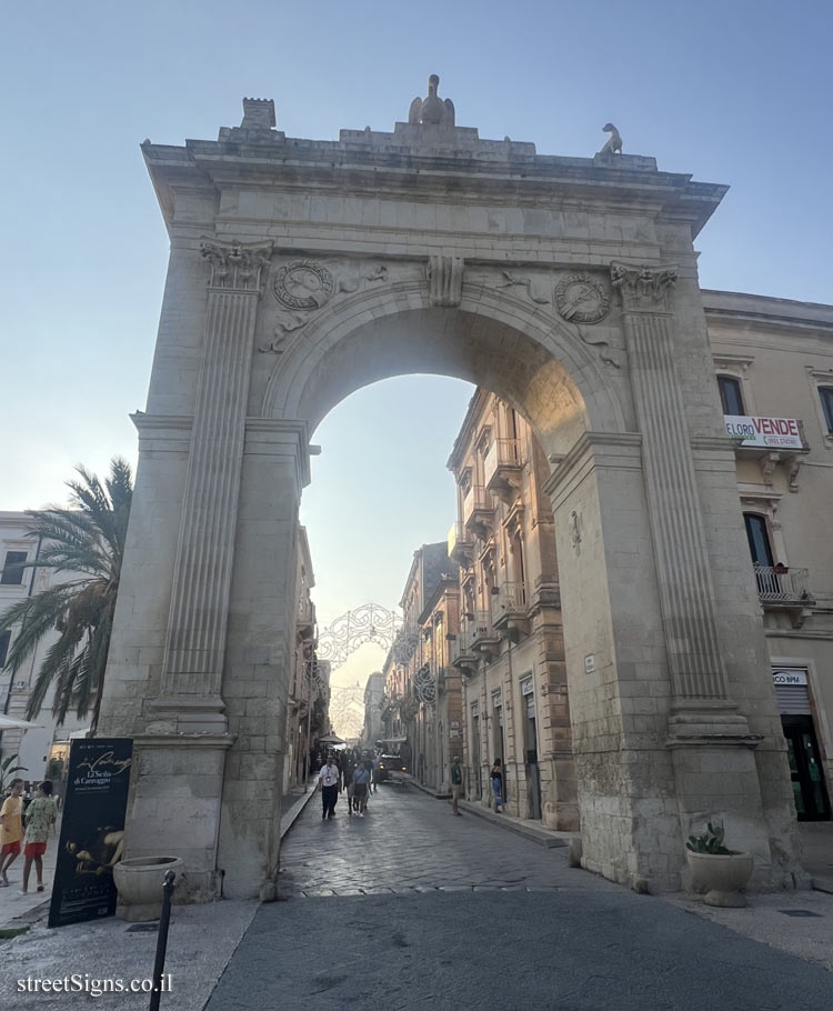 Noto - Royal Gate - Corso Vittorio Emanuele, 182, 96017 Noto SR, Italy