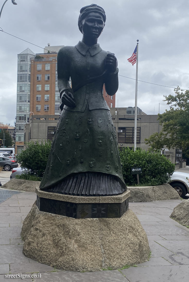 New York - Swing Low - Harriet Tubman memorial statue - 2269 Frederick Douglass Blvd, New York, NY 10027, USA