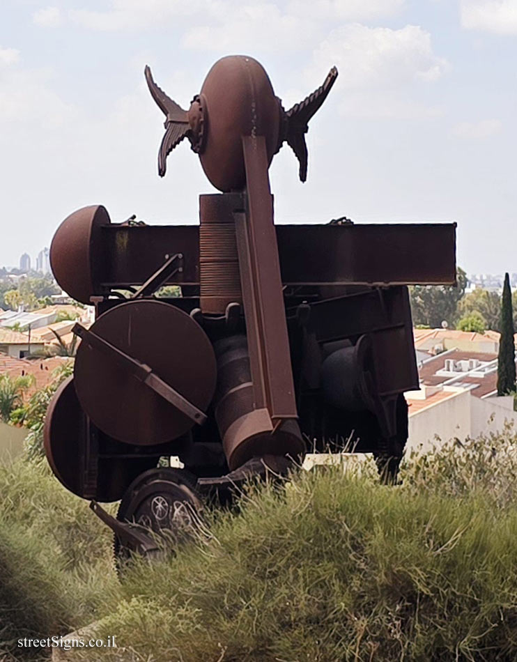 Ness Ziona - Chariot 2002 - Outdoor sculpture by Yaacov Dorchin - HaMe’a Ve’ehad St 31, Ness Ziona, Israel