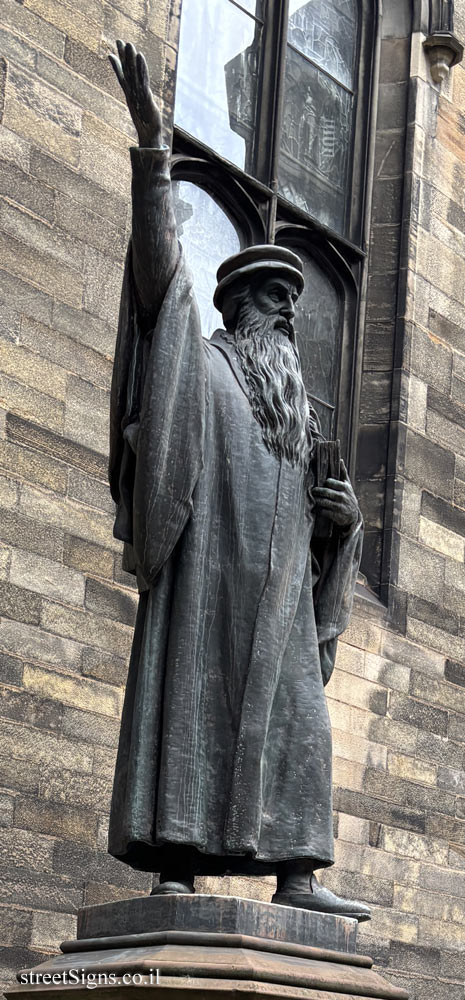 Edinburgh - John Knox Monument - 1846 Mound Pl, Edinburgh EH1 2LX, UK