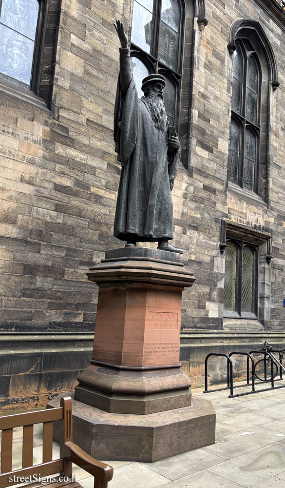 Edinburgh - John Knox Monument - 1846 Mound Pl, Edinburgh EH1 2LX, UK