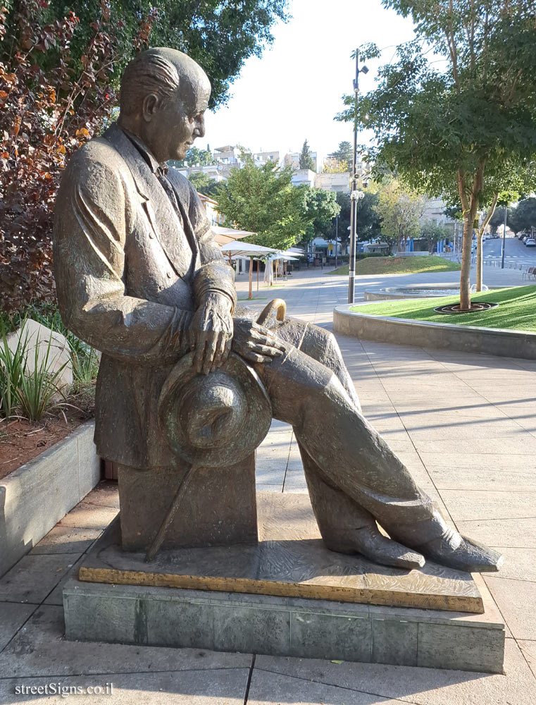 Ramat Gan - Bialik statue in Rambam Square - Kikar Rambam 3, Ramat Gan, Israel