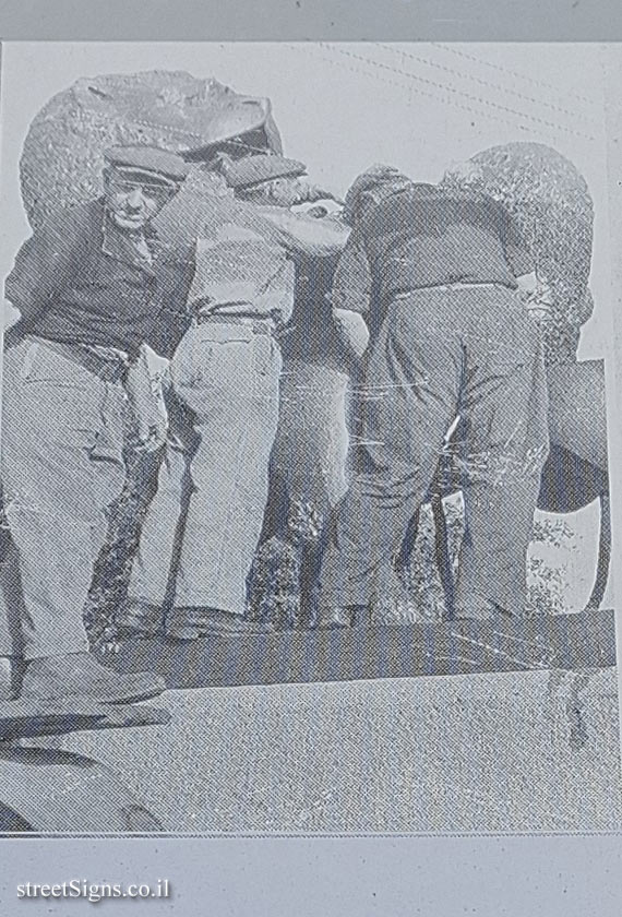 The monument to Dov Gruner, during its construction, in 1954