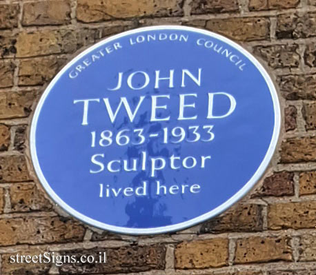 London - Commemorative plaque in the house where the sculptor John Tweed lived